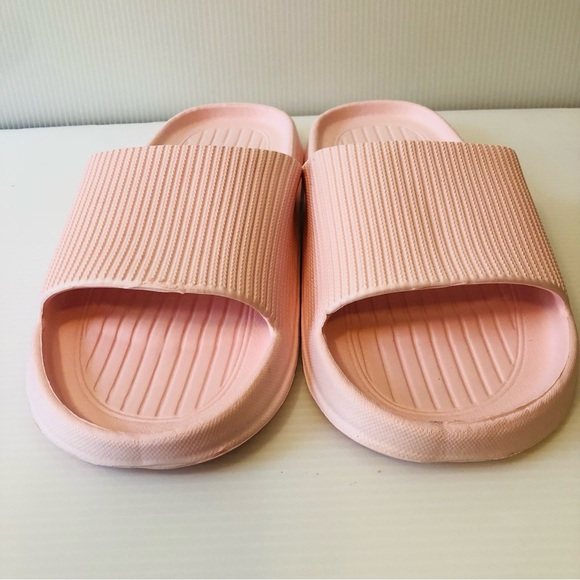 Women's Size 8 Pale Blush Pink Slide Flat Slippers Comfy Water Shoes - Picture 2 of 6